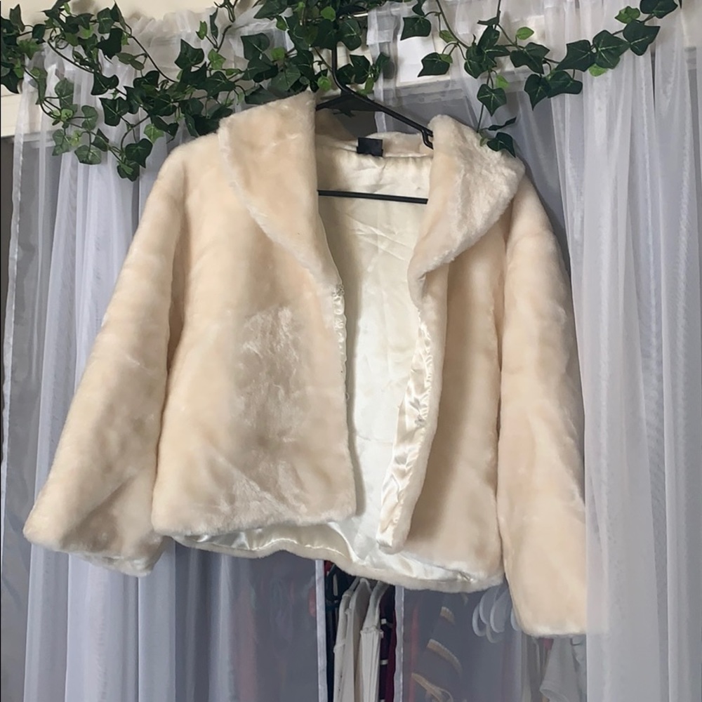 Faux fur cropped Coat